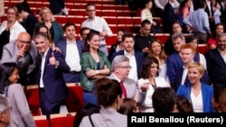 Лидерот на крајно левичарската опозициска партија La France Insoumise (LFI) Жан-Лук Меланшон, националниот секретар на еколошката партија Europe-Ecologie Les Verts (EELV) Жулиен Бају и првиот секретар на Социјалистичката партија (PS) Оливие Форе, Париз, 7 мај 2022 година.