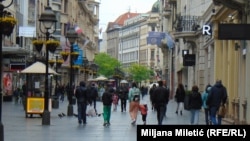Prema važećem zakonu, pravila za dobijanje državljanstva su stroža – stranci sa privremenim boravkom nisu mogli da postanu državljani Srbije. Ilustrativna fotografija: Beograd, Knez Mihailova