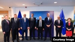 Reprezentantul UE pentru politici externe și de securitate, Josep Borrell, și Olivér Varhelyi, comisarul pentru vecinătate și extindere, alături de liderii țărilor din Balcanii de Vest