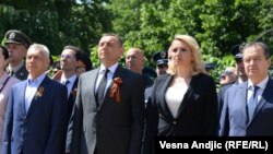 S leva na desno: ruski ambasador Bocan-Harčenko, ministar policije Aleksandar Vulin, ministarka za rad Darija Kisić Tepavčević i predsednik Skupštine Srbije Ivica Dačić na manifestaciji "Besmrtni puk", Beograd, 9. maj 2022.