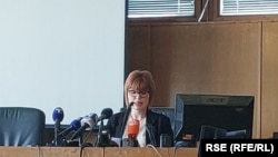 Sanja Ćetojević, porparolka Višeg suda u Novom Sadu, saopštava odluku suda na konferenciji za medije 11. 4. 2025.