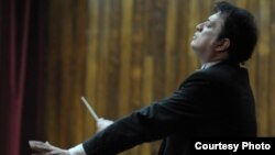 Саша Николовски Ѓумар, диригент.