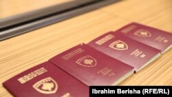 илустрација, пасоши на Косово