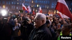 Bivši predsednik Poljske Leh Valensa na protestu protiv refomre pravosuđa koju je pokrenula konzervativna vlada, Gdanjsk 25. jul 2017.