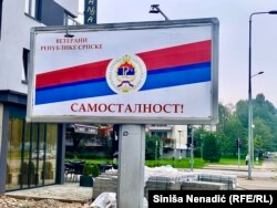 Elszakadásra buzdító óriásplakát Banja Lukában, a boszniai Szerb Köztársaság központjában 2022. október 14-én