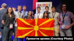 Јан меѓу учесниците на Европската олимпијада по физика која се одржа во Љубљана, во мај оваа година