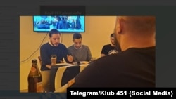 Serđo Filakioni (prvi sleva) i Marko Gajinović (u sredini) na događaju u Klubu 451