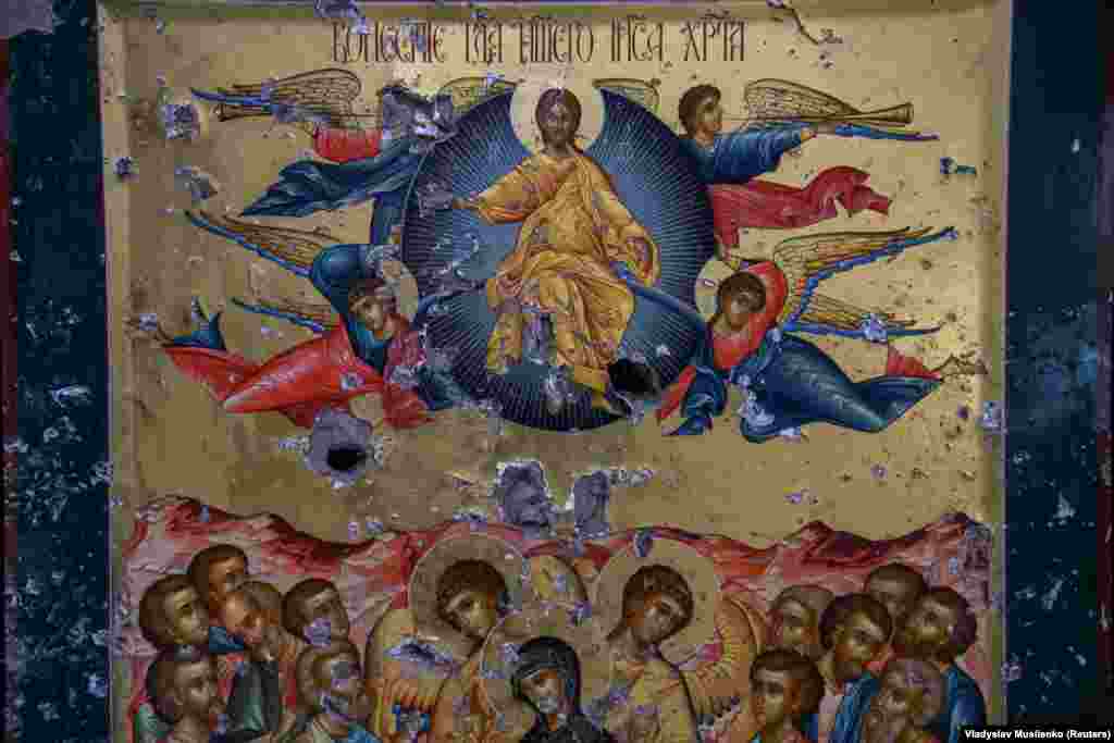 Oštećenja na jednoj od ikona u Crkvi, načinjena tokom ruskog napada, oktobar 2022.