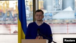 Ministri i Jashtëm i krainës Dmytro Kuleba merr pjesë në një konferencë shtypi në Odesa, Ukrainë, 14 shtator 2022.