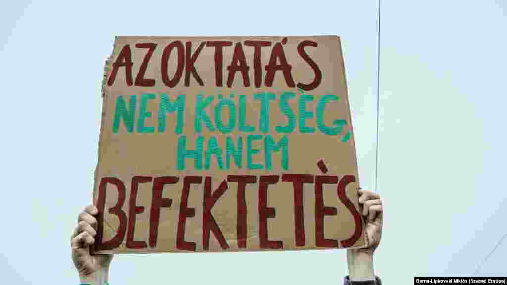 Egy 2009-es OECD tanulmány szerint Magyarországon egy diploma megszerzése az államnak úgy 25 ezer dollár (mai árfolyamon több mint 10 millió forint) kiadást jelent.