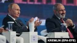 ვლადიმირ პუტინი და ნიკოლ ფაშინიანი ვლადივოსტოკში, „აღმოსავლეთის ეკონომიკურ ფორუმზე“, 2022 წლის 7 სექტემბერი