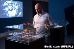 Virágos Gábor azt mondta a Szabad Európának: nincs, aki betartassa a törvényt, így nehéz az illegális kincskeresők elleni küzdelem