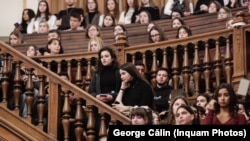 România are doar două universități în topul celor mai bune 1.000 din lume. Calitatea învățământului superior din țară lasă mult de dorit, spun experții. Imagine generică, de la inaugurarea noului an universitar la UMF Carol Davila.