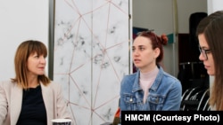 Иустрација - Грантистите ги потпишаа договорите во просториите на МладиХаб