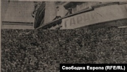 Снимка от посрещането на цар Борис III в Скопие на 3 октомври 1942 г., публикувана във в. "Целокупна България".