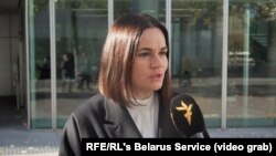 Sviatlana Țihanovskaia, lideră a opoziției, a declarat că sentințele cerute de procuratură sunt cel mai bun exemplu al modului în care regimul îi tratează pe belarușii care susțin democrația.