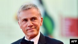 Финесът на актьора бързо го направи любимец на публиката