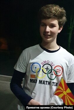 Средношколецот Јан Стојановски