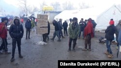 Migranti negoduju zbog uslova u kojima borave i traže da se hitno izmjeste u neke od prihvatnih centara.