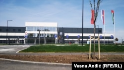 Kamen temeljac za izgradnju fabrike kineskih vakcina u industrijskoj zoni Beograda, položen je 9. septembra 2021, a izgradnja završena u maju 2022. godine. Međutim, do danas nije počela sa radom.