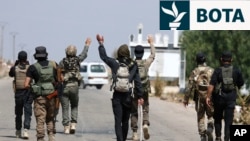 Luftëtarët beduinë në fshatin Busra al-Harir, në veriperëndim të qytetit Suveida, 22 korrik 2025.