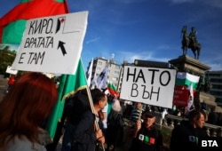 Partidul bulgar anti-NATO și prorus Renașterea a organizat un protest la Sofia și Varna pe 11 mai 2022, cerând demisia premierului de atunci, Kiril Petkov, și a guvernului.