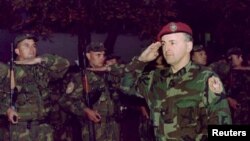 Željko Ražnatović Arkan (prvi s desna)