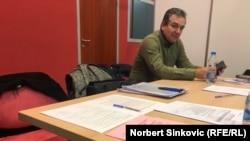 Glasački listići na izbornom mestu u Novom Sadu, 3. april 2022. 