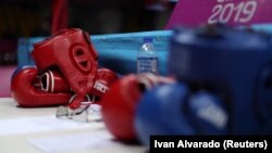 Besim Brahimi, selektor Bokserskog saveza Kosova rekao je za Radio Slobodna Evropa da im je rečeno da "Srbija ne priznaje Kosovo kao državu, a samim tim ni državna obeležja Kosova"