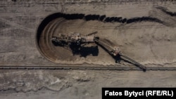 Mihja e thëngjillit dhe nxjerrja e linjitit që përdoret për termocentralet në Obiliq.