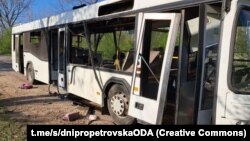 Autobuzul cu civili atacat de forțele ruse în Marhaneț, regiunea Dnipropetrovsk, 23 aprilie 2025