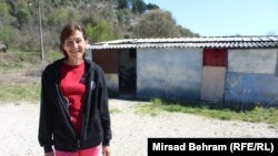 Stanarka u kolektivnom centru Tasovčići kod Čapljine je Amela Maračić, koja je prije rata živjela u Sarajevu. Tamo se ne može vratiti, jer nema svoju imovinu. (6. april 2022.)