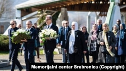Haški tužilac Serge Brammertz u Srebrenici, april 2022.