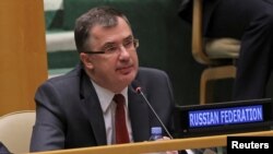Ghenadi Kuzmin, adjunctul șefului delegației ruse la Națiunile Unite în timpul sesiunii speciale a Adunării Generale ONU, la care s-a votat și suspendarea Rusiei din Consiliul ONU pentru drepturile omului, New York, 7 aprilie 2022. 