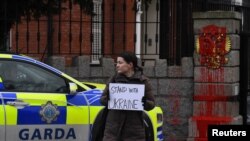 Протест пред руското посолство в Дъблин