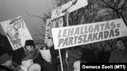 Tüntetés a Dunagate néven elhíresült lehallgatások miatt 1990. január 12-én

