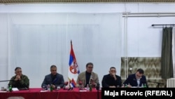 Presidenti i Serbisë, Aleksandar Vuçiq dhe zyrtarë të tjerë të lartë serbë gjatë takimit me përfaqësuesit e serbëve të Kosovës, në Rashkë të Serbisë. 13 tetor 2021. 