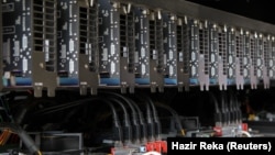 Pajisje për prodhimin e kriptovalutave në Prishtinë. Fotografi nga arkivi. 