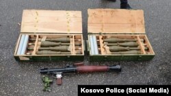 Oružje oduzeto tokom racije 10. oktobra 2021, u akciji u kojoj je uhapšeno pet osoba osumnjičenih za terorizam.