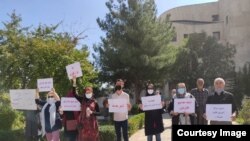 Protestë në Sanandaj nga aktivistët të cilët bënin thirrje për një hetim transparent për rastin e vdekjes së Faezeh Maleki si dhe ndryshime ligjore që sigurojnë mbrojtjen e grave.