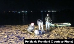 Și înainte de 1989 și acum trecerea ilegală a Dunării se face de regulă noaptea