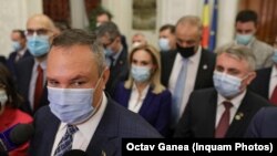 Liderii Coaliției au ajuns la un acord pentru un pachet socio-economic de 17.5 miliarde de lei, dar măsurile propuse de fostul lider PNL, reducerea CAS cu cinci puncte procentuale și reducerea TVA, nu au fost aprobate. De la întâlnirea de la guvern a lipsit Florin Cîțu. 