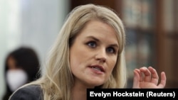 Frances Haugen a szenátus illetékes bizottságának meghallgatásán Washingtonban 2021. október 5-én