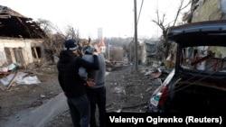 რუსეთის მიერ 31 დეკემბერს განხორციელებული სარაკეტო დარტყმით დანგრეული საცხოვრებელი უბანი კიევში