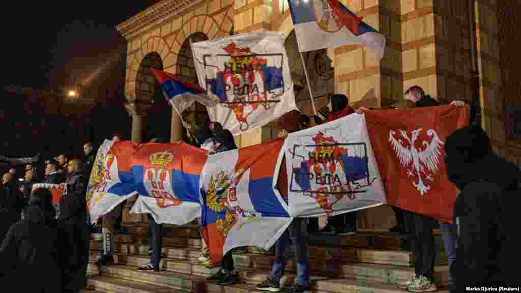 Az exrendőr Pantićot terrorizmussal vádolták, és azzal, hogy támadásokat követett el a választási bizottság ellen Észak-Koszovóban