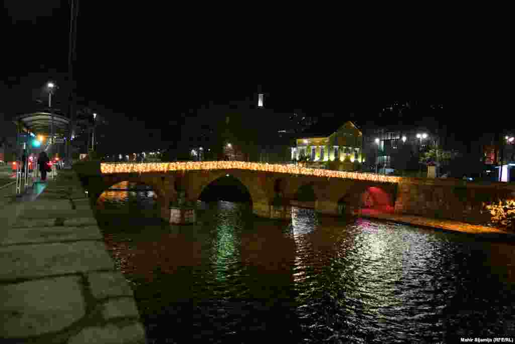 Latinska ćuprija je poznata i kao Principov most, po Gavrilu Principu koji je 1914.godine ubio prestolonasljednika Austro-ugarske monarhije Franca Ferdinanda I njegovu suprugu Sofi.&nbsp;