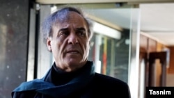 Ghotbeddin Sadeghi said that "the violence on the streets these days does not allow people to think about intellectual activities like watching theater."