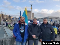 Denis Kosenko sa svojim prijateljima na Majdanu
