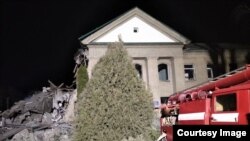 სარაკეტო დარტყმით დანგრეული სამშობიარო განყოფილება ქალაქ ვოლნიანსკში. 2022 წლის 23 ნოემბერი