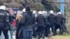 Ultradesničari iz Srbije se sukobili sa policijom na Jarinju